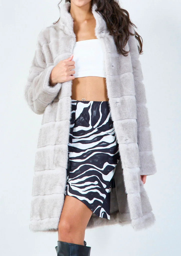 YV0470 Mid-lengthEco Fur Coat